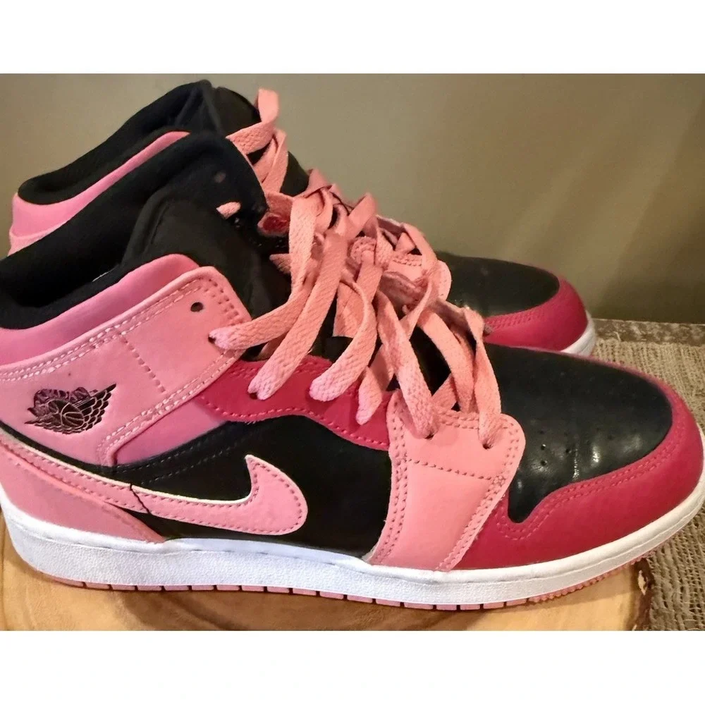 Nike Air Jordan 1‎ Mid GS Coral Pink Black 554725 662 Kids 6Y  Women's 7.5 8